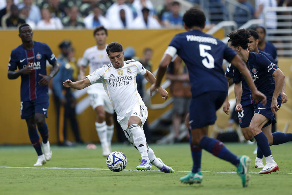 大巴黎又碰钉子！皇马实力派悍将选择留队，真爱啊